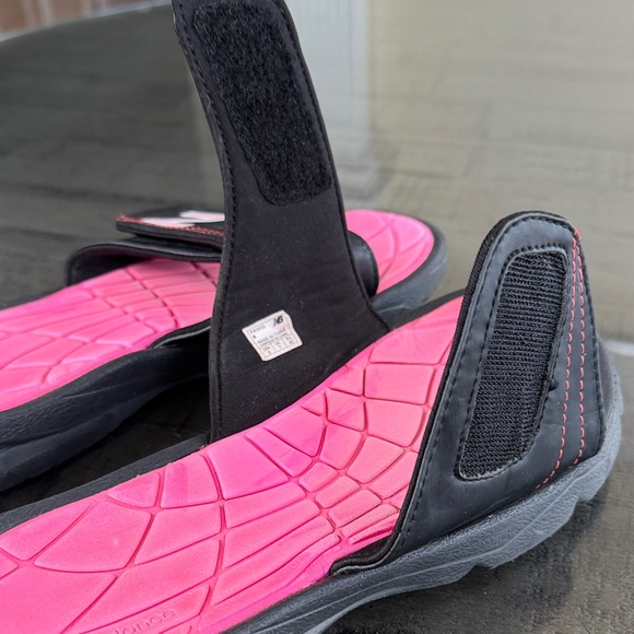 New Balance Black and Pink Slide Sandals. Womens Size 9. - Picture 6 of 7